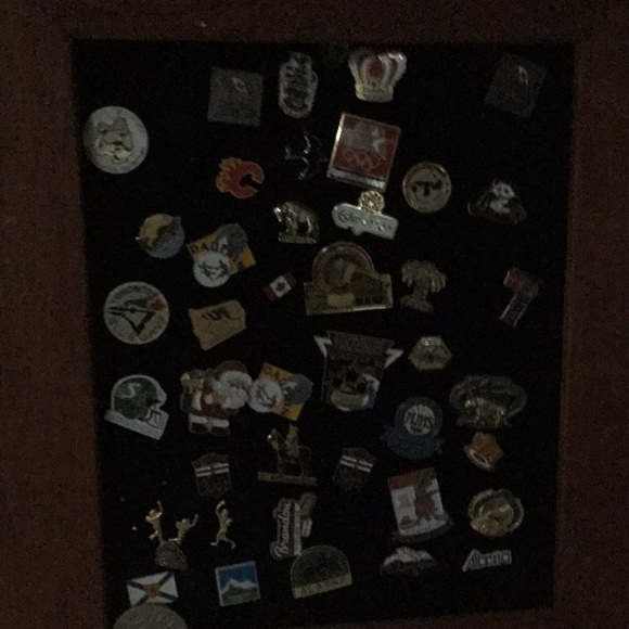 Lots of assorted pins - Picture 2 of 2